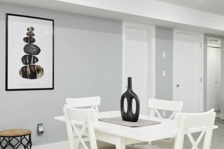 Bright New 1 Bedroom Private Secondary Basement Suite North Vancouver Exterior photo